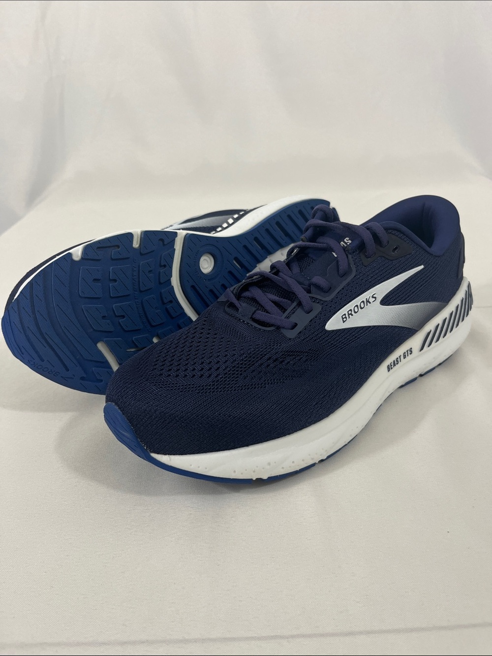 X-Wide Brooks Beast 24 GTS Navy/White Men's Athletic Shoes Size 11.5 4E